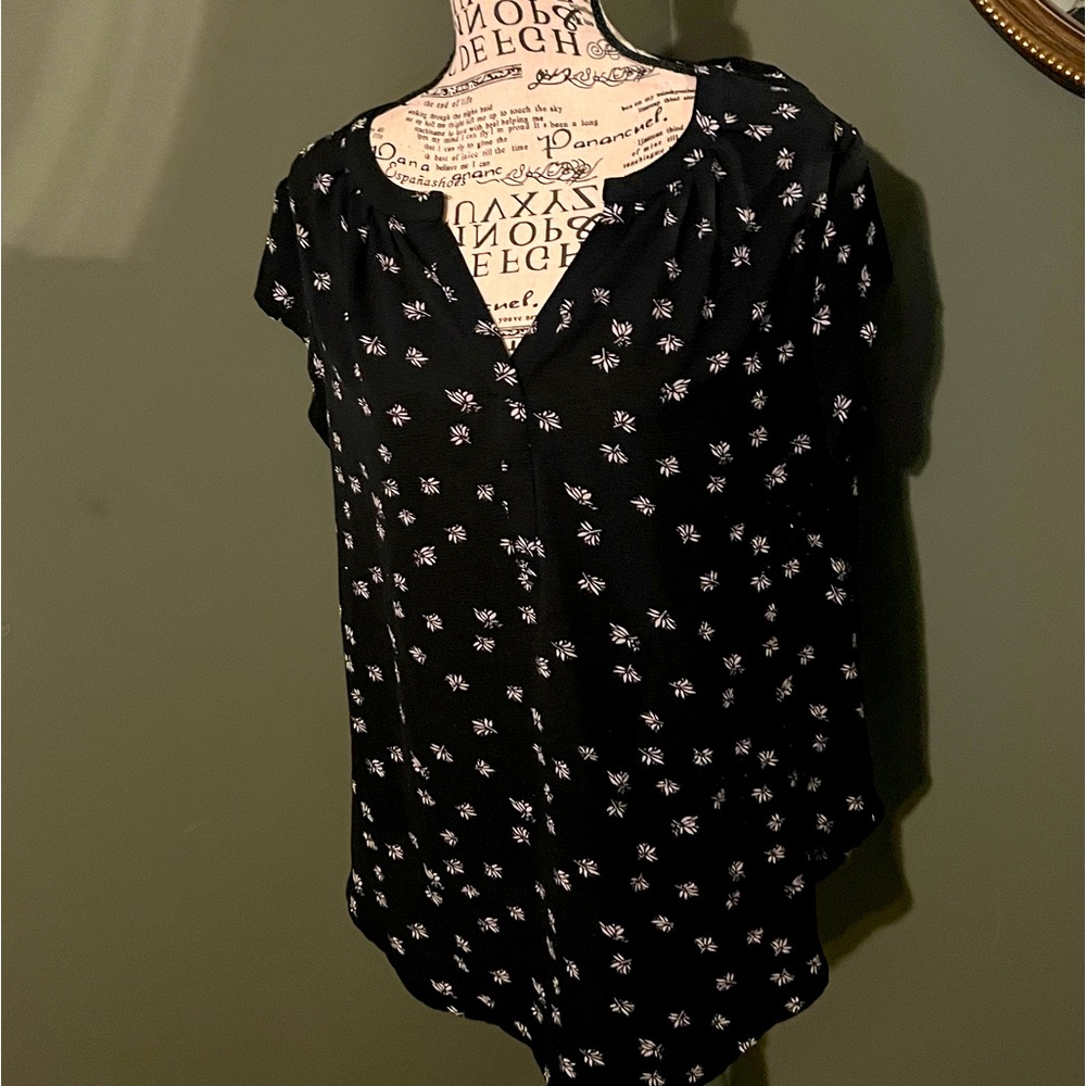 Cap sleeve black & white top